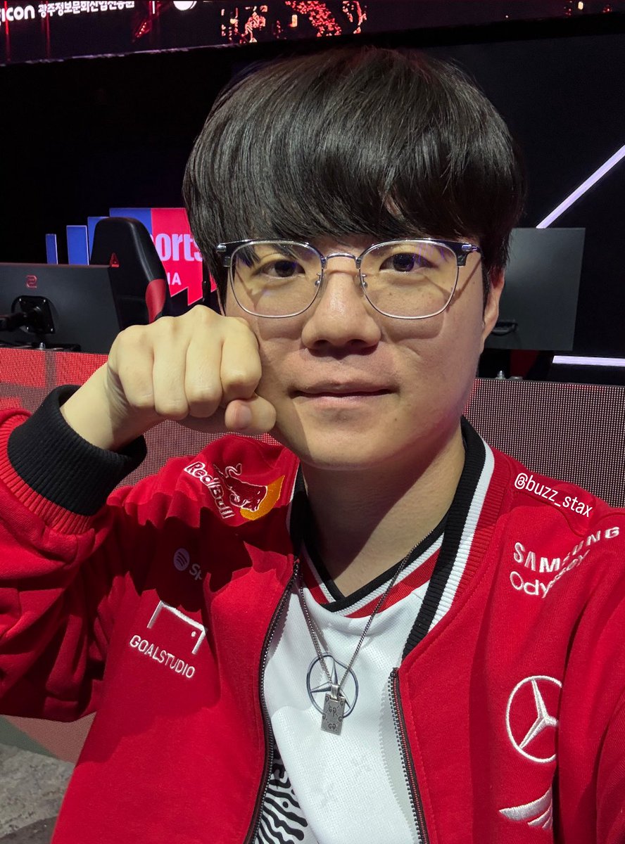 #meteor 잼민...이라기엔 그냥 귀여운 포즈가 되어버림