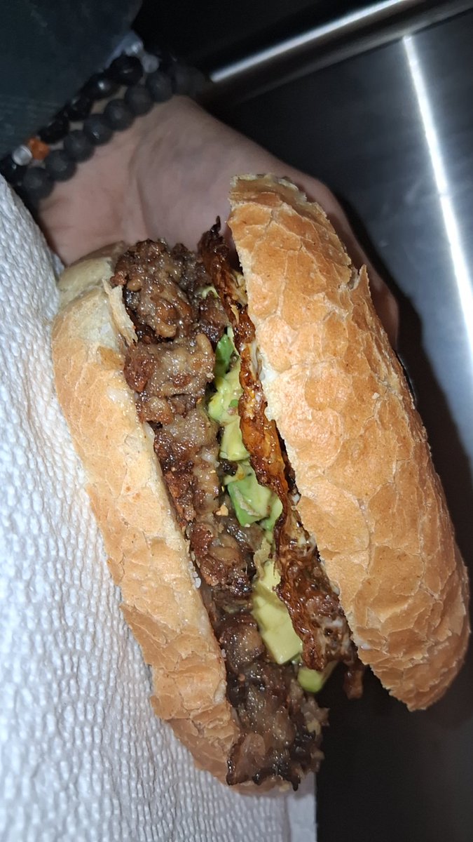 nebbzthevamp's tweet image. sammich i just made x.x