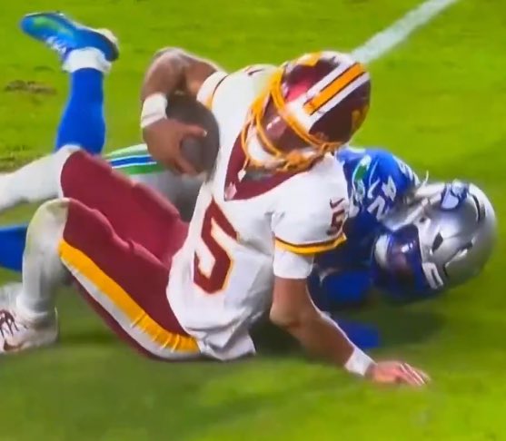 Holy shit man. Jayden Daniels is done

Prayers Up 🙏