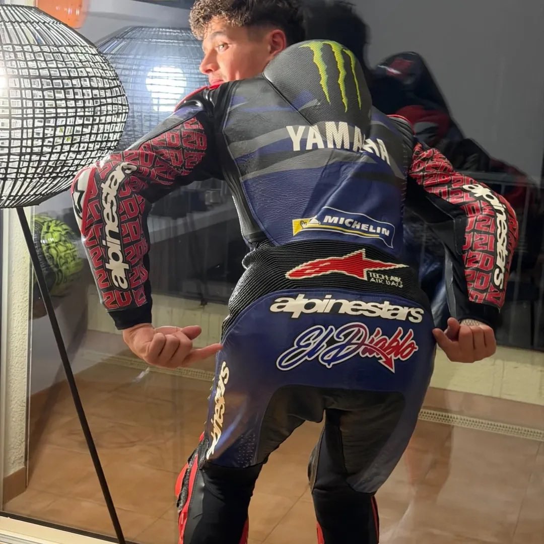 fourlaren's tweet image. 20s are weird huh