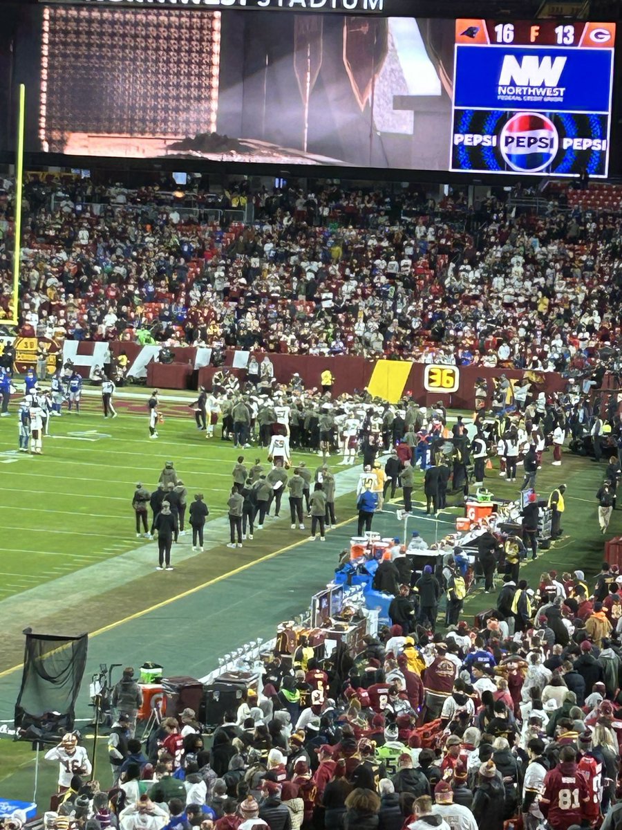 JPFinlayNBCS's tweet image. Commanders team surrounding Jayden