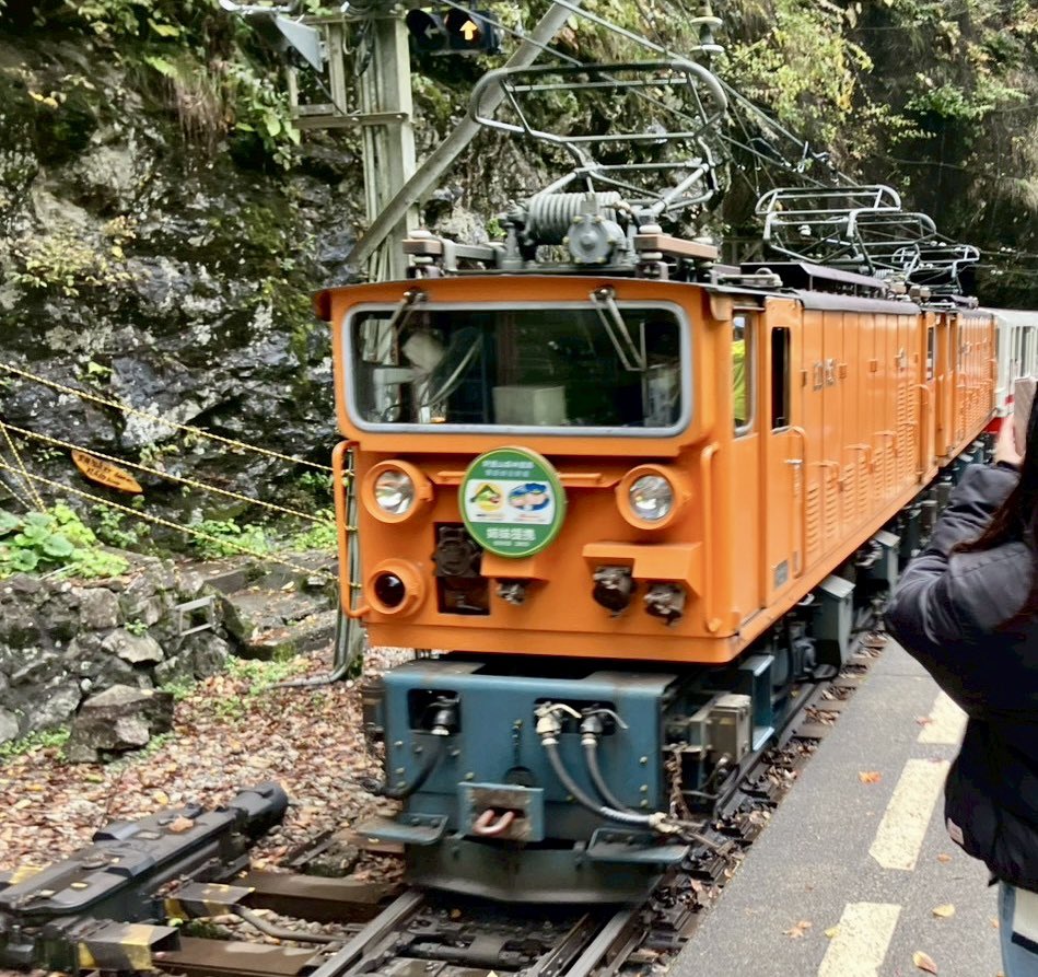 mxmaasa's tweet image. 今回の旅では富山に行って、
トロッコ列車で紅葉堪能しつつ、
秘湯にアタックしてきました😆✨

いいお湯だったわ♨️
混浴だけど、誰もいなくて
我が家だけで貸切だった✌️
#黒部峡谷トロッコ電車
#黒薙温泉 
#秘湯