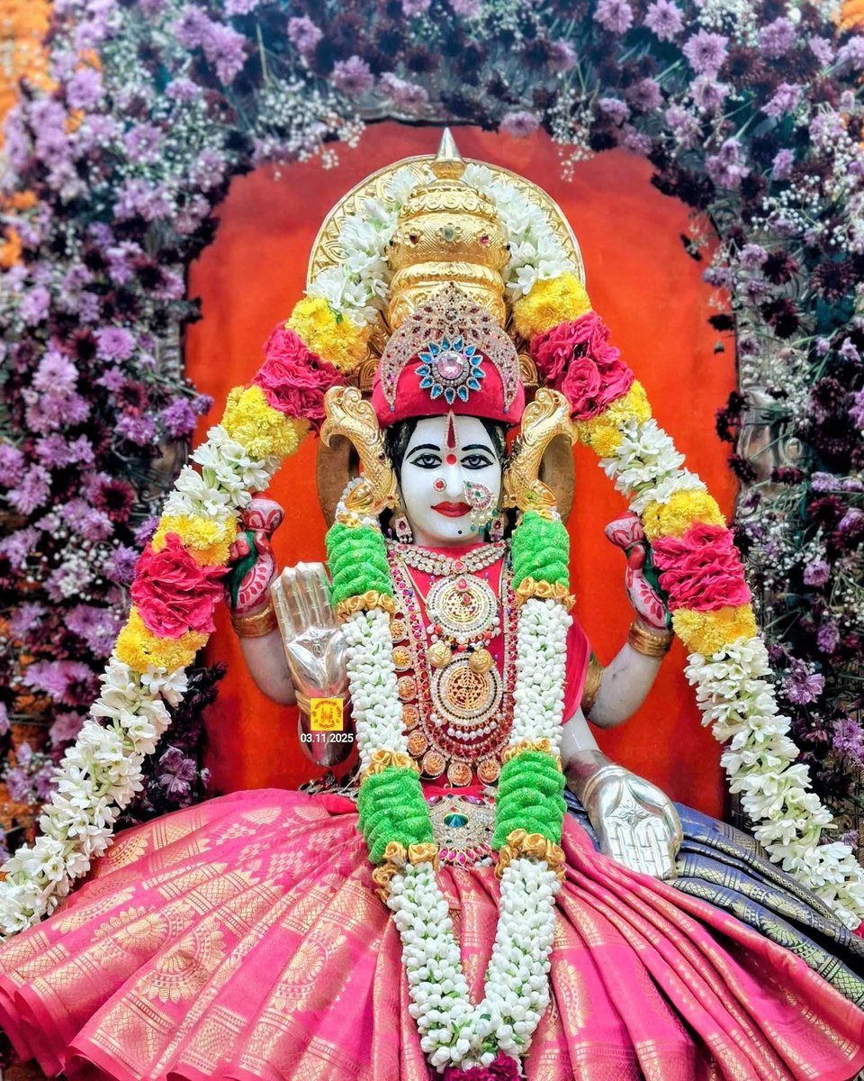 जब आप कर्म का दीप लगाओगे
तब अपने निकट महालक्ष्मी को पाओगे।।

आज 3/11/2025 सोमवार का अलंकार।
              🪷🪷🪷🙏🪷🪷🪷
             🚩 जय माँ भाग्यलक्ष्मी 🚩
SriBhagyaLaxmiMandir
Charminar, Hyderabad, Telangana