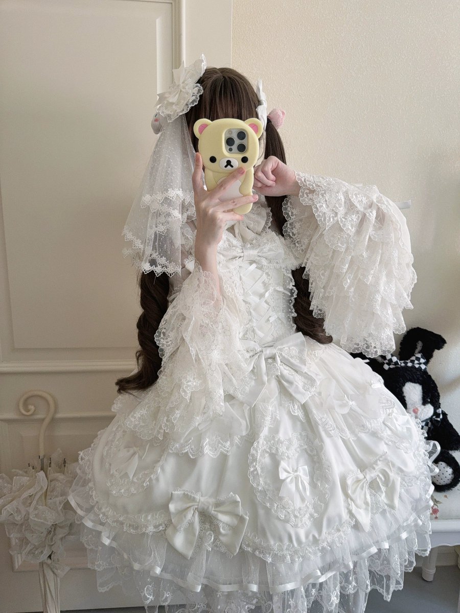 42lolita_'s tweet image. New🔥Sugar Girl Velvet Sweet Lolita JSK🌸

🎀 Flutter straps, delicate lace &amp;amp; detachable bows for ultimate dreaminess. Adjustable straps + back shirring, pair with trailing bow for a doll-like look✨

Purchase link: 42lolita.com/products/doll-…

#LolitaFashion #SweetStyle