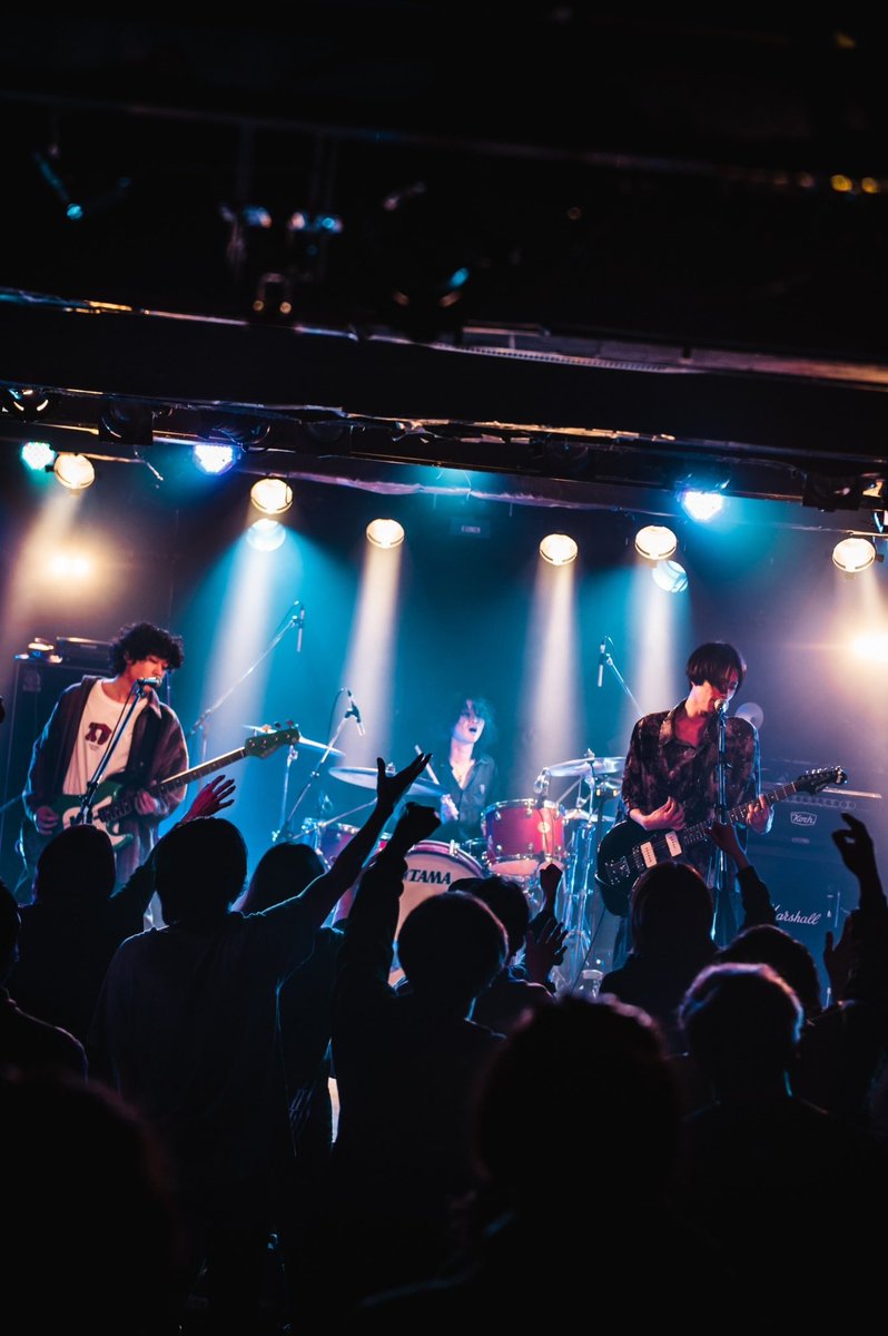 himitsu_szm's tweet photo. 12/23(火)にロックンロールで前のメンバーで籠目維新やります！
みんな来てねー！

髪短！笑
予約待ってまーす！ https://t.co/jil1SLCHpQ