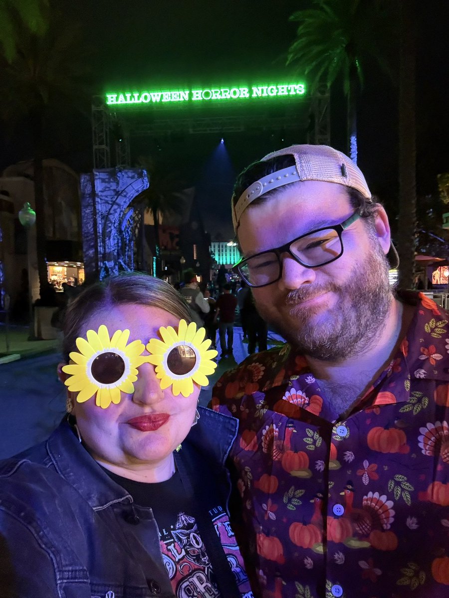 Jodicab22's tweet image. Goodbye to a hell of an #HHN! I had grand let’s close it out thoughts but my old hit. 

Thank you to everyone we saw tonight for saying hey! That’s what this is about! 

Thank you to all the people who make it happen! Be proud!

Goodnight! 

-spooky kids spooking kids