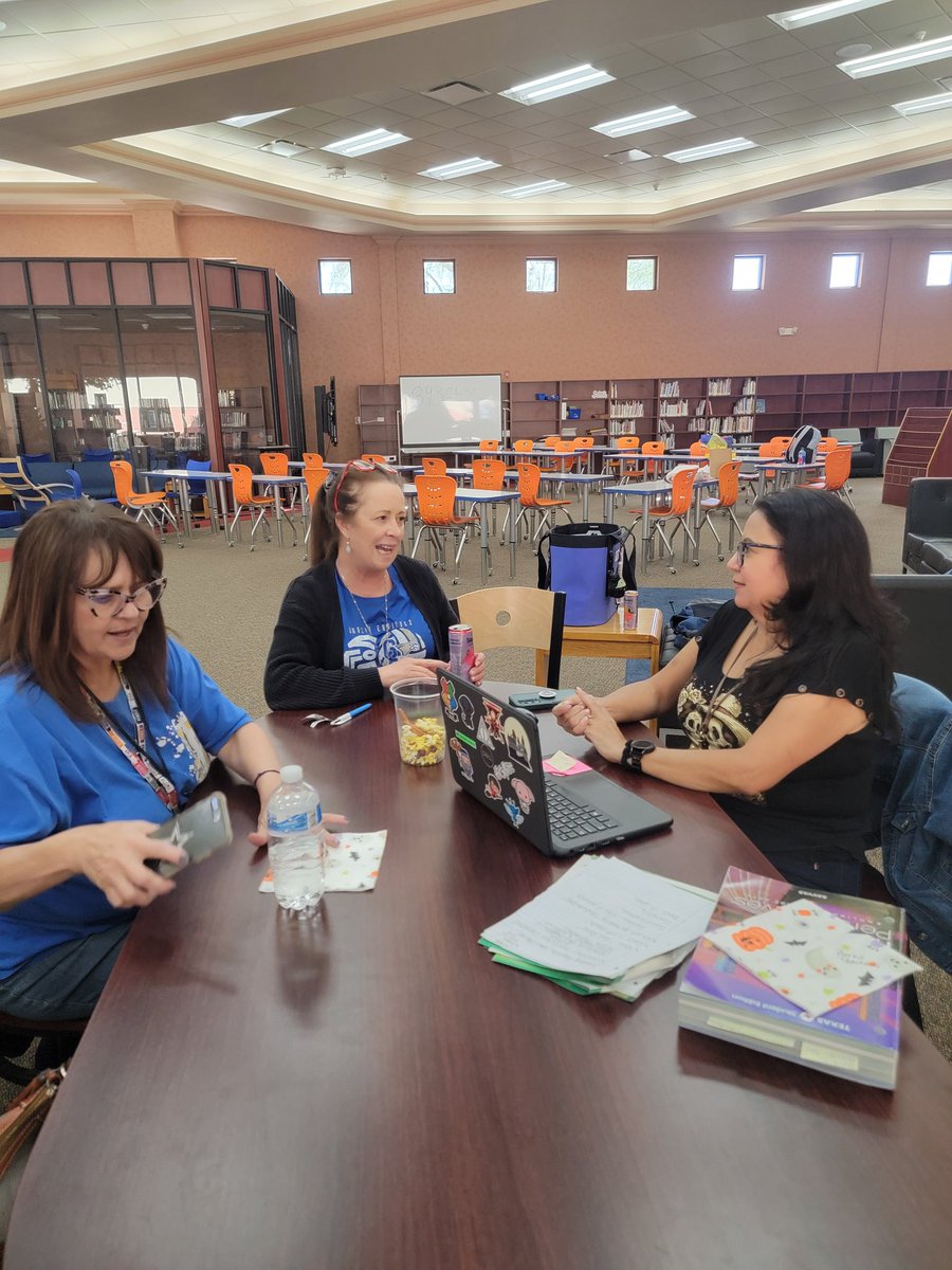 BrendaJ2006's tweet image. @SanElizarioISD @GEMS_MIDDLE #SanEliNation #GEMSPRIDE @CoronaAlex_GEMS
RLA PD at the high school was successful. Thank you 7th and 8th grade teachers! Beautiful! Thanks to Anna for putting it all together.