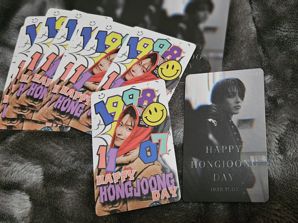 ホンジュン センイル🎂トレカソンムルします🤗❤️‍🔥

2種セットで5人の方にソンムルしようと思います🩷
(7日には間に合いません🙇‍♀️ ̖́-)

明日の18時締切でリプお願いします🐿⸒⸒♡
5人以上リプあれば抽選にします😀