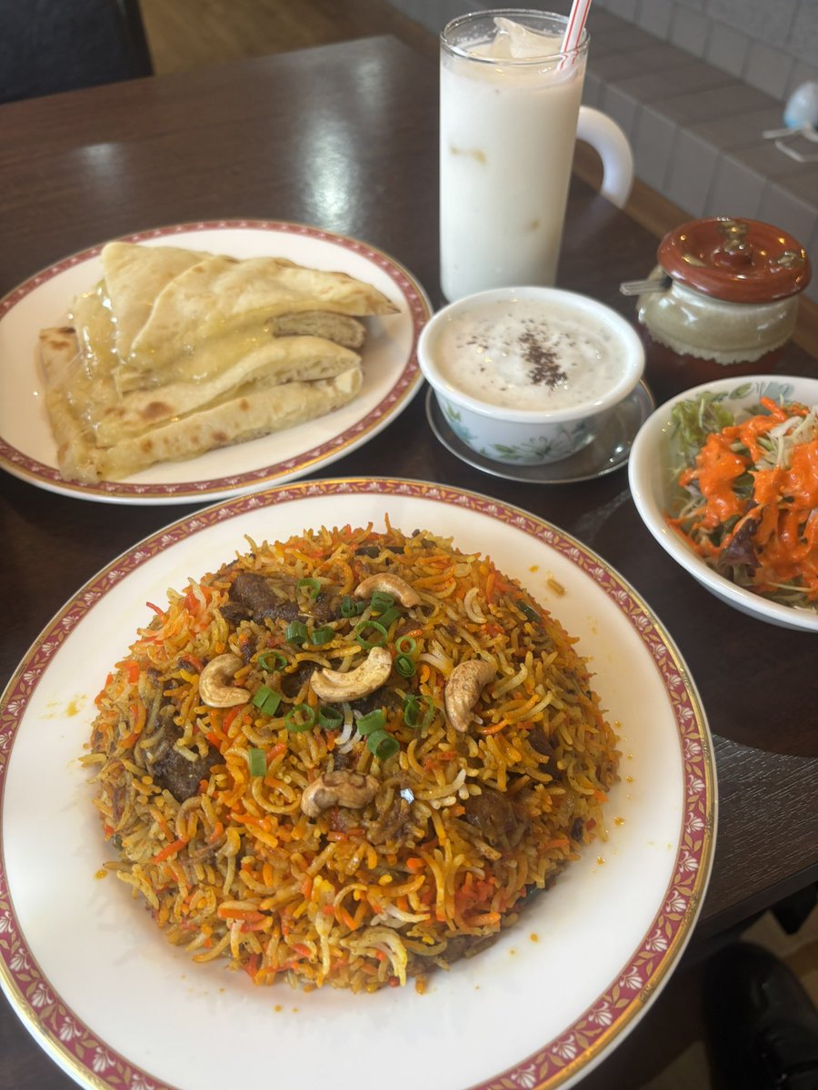 Cardinal_onc's tweet image. 新潟市南区 #ガンジス川

マトンビリヤニ
チーズナン

定期のガンジス川へ🏞️
いつもはカレーだけど
今日はピリヤニを頂きました🐏

ビリヤニ単体だと、ビリビリ🥵
ヨーグルトソースに和えながら
単品のチーズナンも堪能✨
今日も美味しく頂きました🙏
#新潟 #カレー