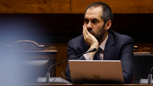 Grau reconoce error de cálculo: "Pensé que rechazo del Presupuesto era un bluff" #Cooperativa90 tinyurl.com/ymxbuyrj