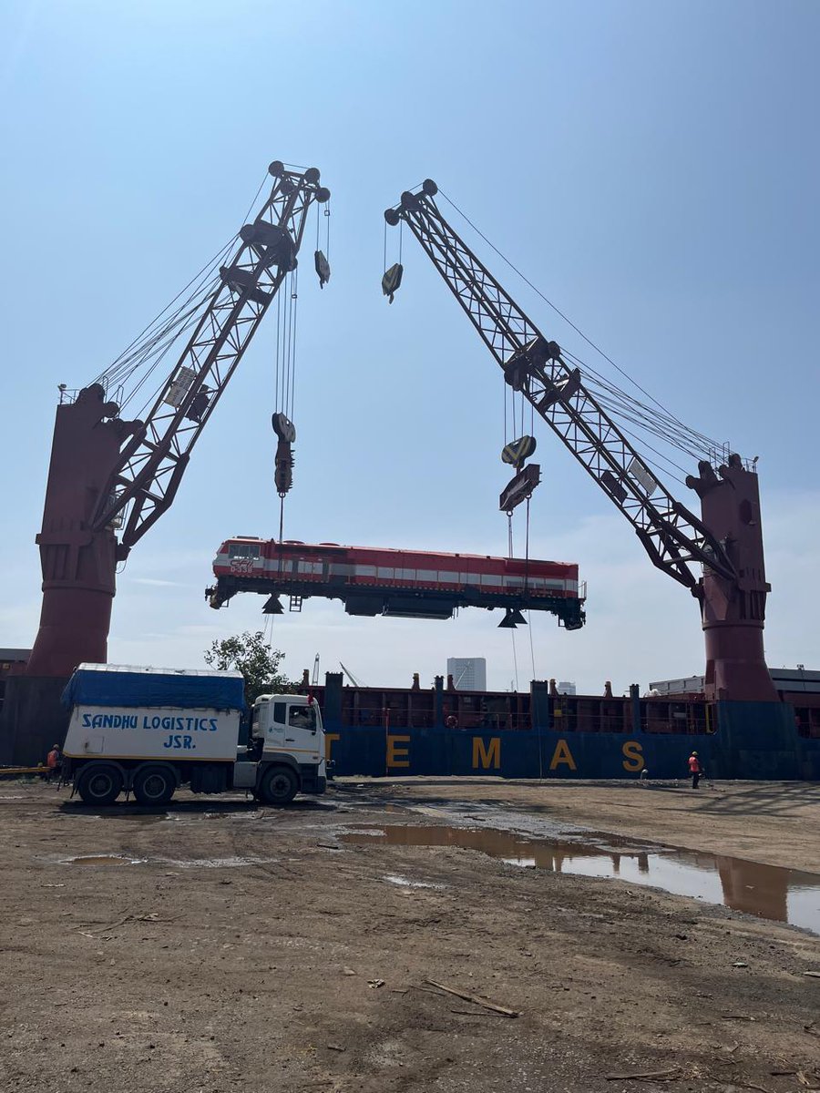 RITESLIMITED's tweet photo. Next batch heads to #Maputo!
Two more Cape Gauge Diesel-Electric Loco are being exported to CFM, part of a 10-loco order. A proud moment for #RITES as we continue to strengthen exports and deepen the partnership between #India &amp; #Mozambique. 🇮🇳🇲🇿
#RITESVidesh #MakeInIndia https://t.co/c0mEbEB6Kt
