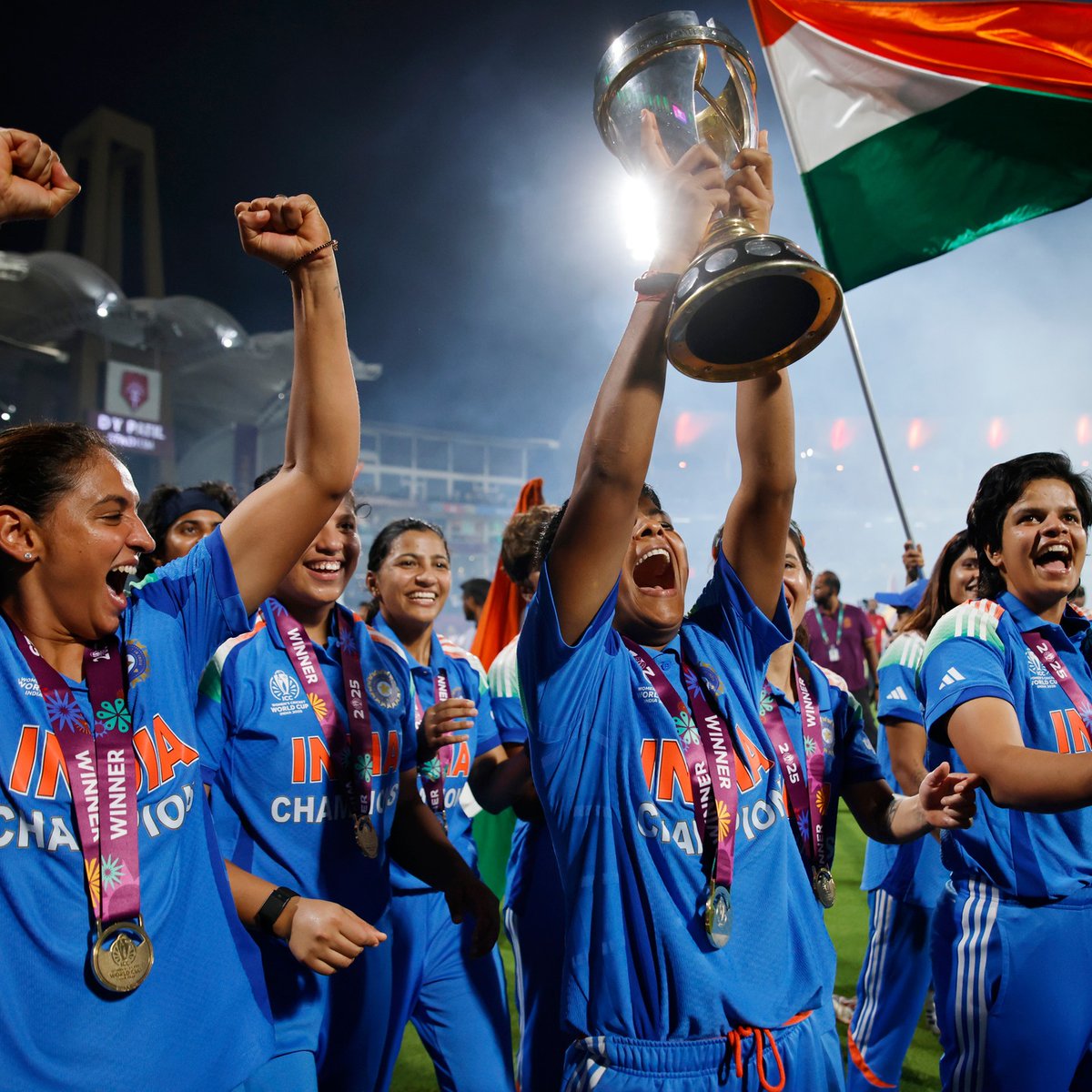 TTechnovate's tweet image. The Queens have conquered the world!🏆
Team India lifts the Women’s World Cup, rewriting history with every shot, smile, and spirit!💙

From every stadium roar to every proud tear, this win belongs to India.

#Technovate #WomensWorldCup #Champions #WomenInBlue #HerVictoryOurPride
