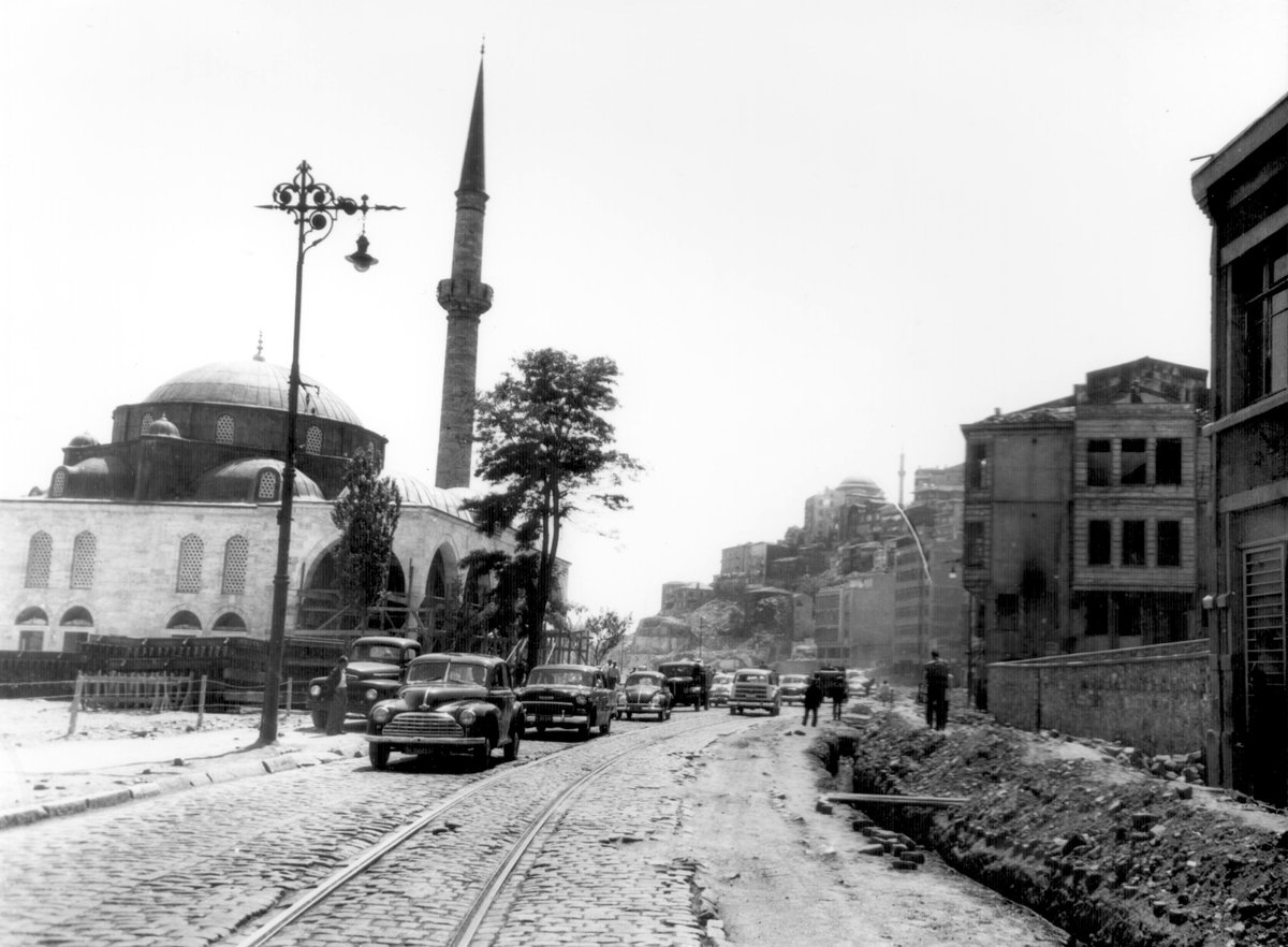 Molla Çelebi Camii, Meclis-i Mebusan Caddesi, Fındıklı/Beyoğlu