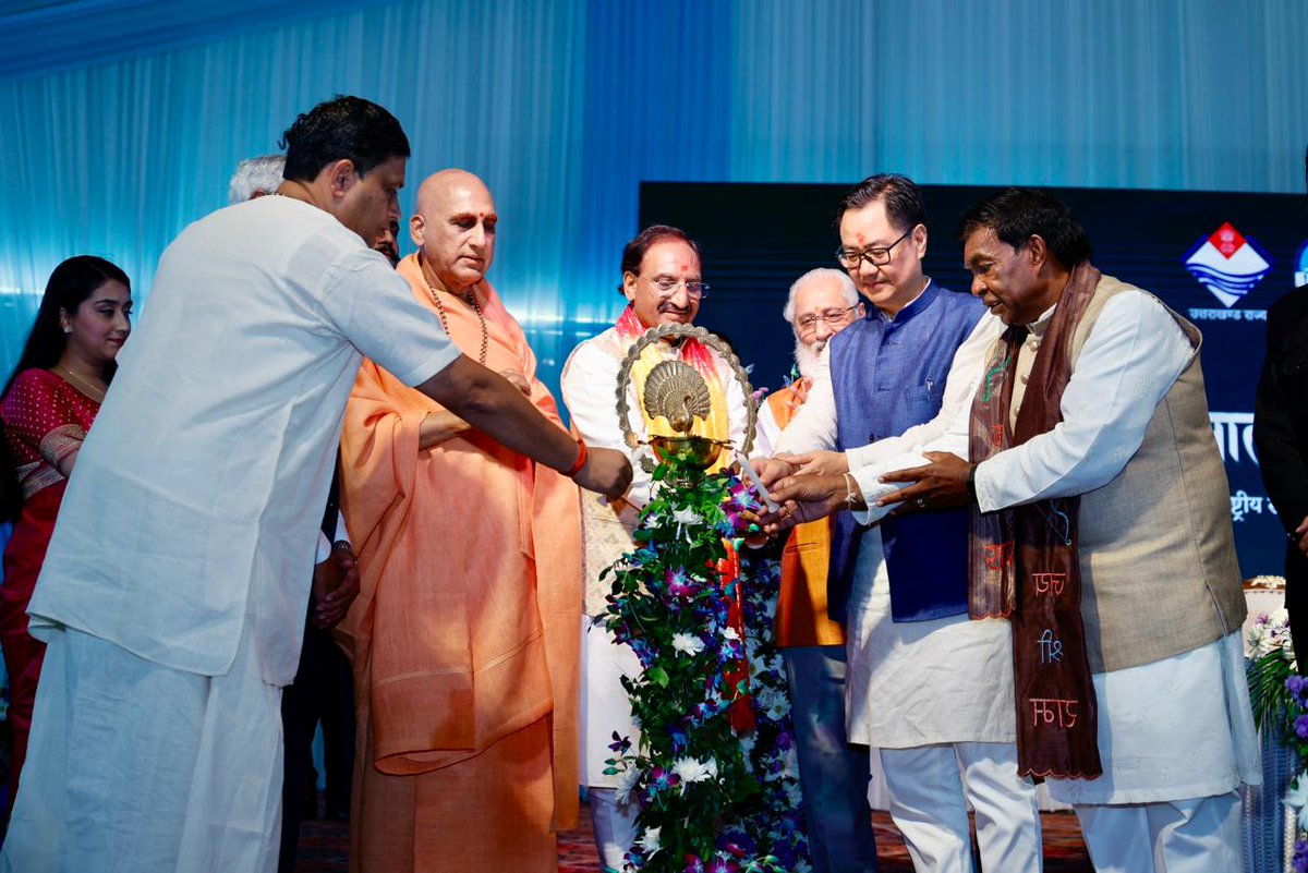 KirenRijiju's tweet image. आज &apos;स्पर्श हिमालय महोत्सव 2025&apos; के अवसर पर आचार्य @AvdheshanandG जी; पतंजलि विश्वविद्यालय के कुलपति आचार्य @Ach_Balkrishna जी; लेखक गाँव संरक्षक, उत्तराखंड के पूर्व मुख्यमंत्री @DrRPNishank जी, से मिलने का सौभाग्य मिला।