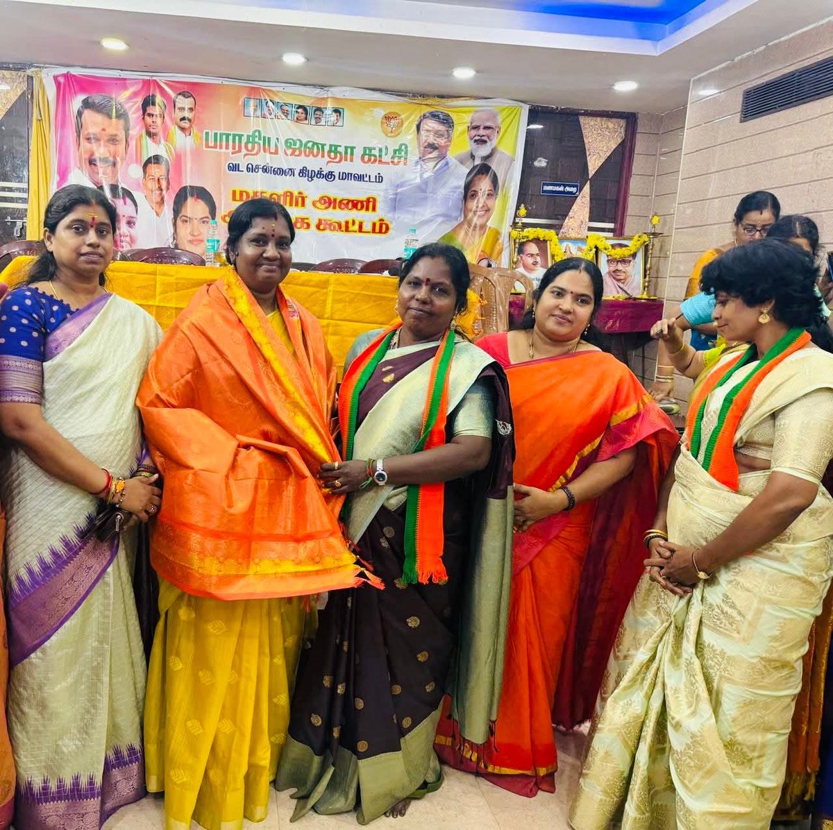 SangeethaMathi2's tweet image. பாஜக மகளிர் அணி சென்னை பெருங்கோட்ட மாவட்ட, மண்டல் நிர்வாகிகள் அறிமுக கூட்டம்.

வடசென்னை கிழக்கு மாவட்டம்.
தலைமை திருமதி முத்து 
செல்வி அவர்கள்
மாவட்ட தலைவர் மகளிர் அணி

சிறப்பு அழைப்பாளர் 
திருமதி கவிதா ஸ்ரீ காந்த் அவர்கள் மாநில தலைவர். மகளிர் அணி.

நன்றி
31.10.2025.