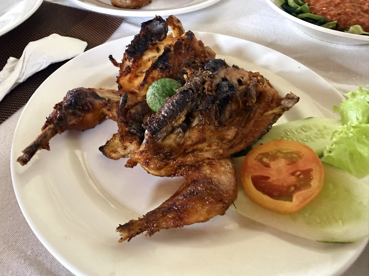 KenchanISGCPA's tweet image. 今日のお昼ごはん。

Rumah Makan Keker Sukarara

Sukarara, Jonggat, Central Lombok Regency, West Nusa Tenggara

#ロンボク島 #視察中 #ランチ #沖縄離島の会計士