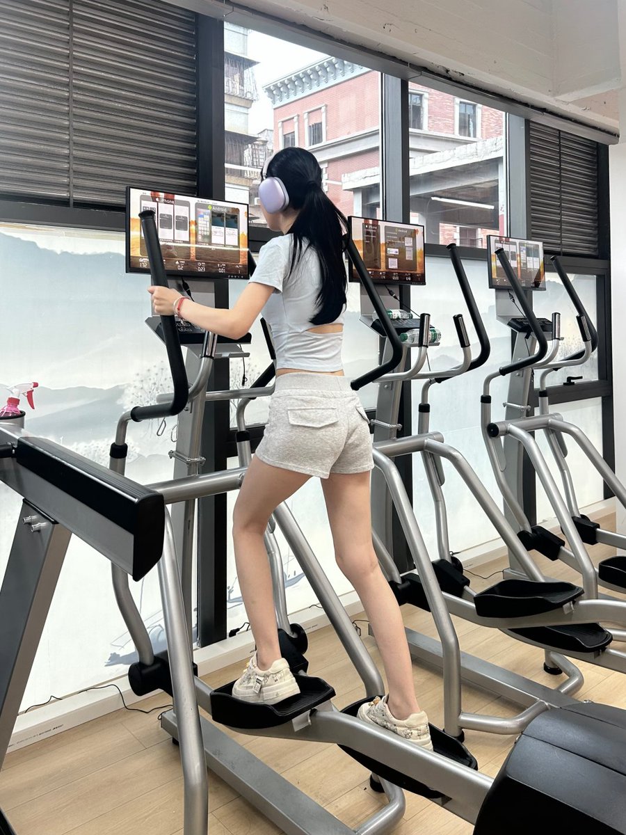 Sakura_bbayku's tweet image. フィットネスタイムは、形作りのためだけではなく、健康と活力を保つためにも重要です！挑戦に満ちたこの世界で、運動は私たちをもっと自信を持たせてくれます。今日は運動しましたか？一緒にフィットネスを続けて、変化の瞬間を楽しみましょう！#フィットネス #健康生活 #運動 #活力満点