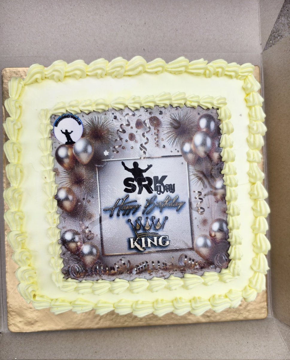 srkhooghlyfans's tweet photo. SRK Hooghly FC members celebrated Shah Rukh Khan's birthday by distributing Prabhuji Soan Papdi to childrens followed by a cake cutting ceremony.

@iamsrk @KarunaBadwal
@8ellaM @BilalS158 @pooja_dadlani @srkhooghlyfans #SRKDay #HappyBirthdaySRK #srk #shahrukhkhan #iamsrk #hooghly https://t.co/SYJnc8N3ez