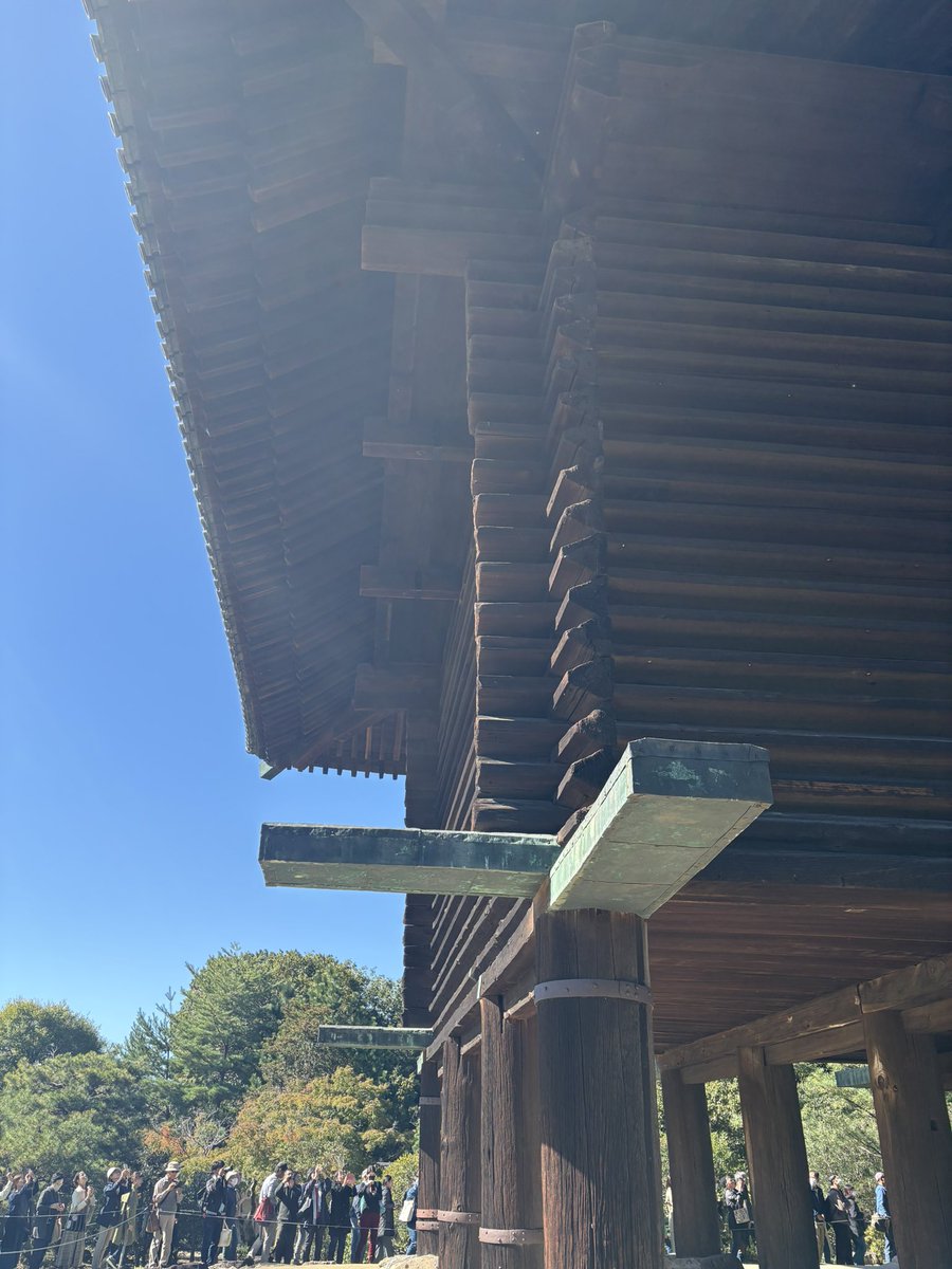 akipiano's tweet photo. 正倉院展ではなくて正倉院へ　初公開なので人は結構来てました https://t.co/qlX7Grj1zU