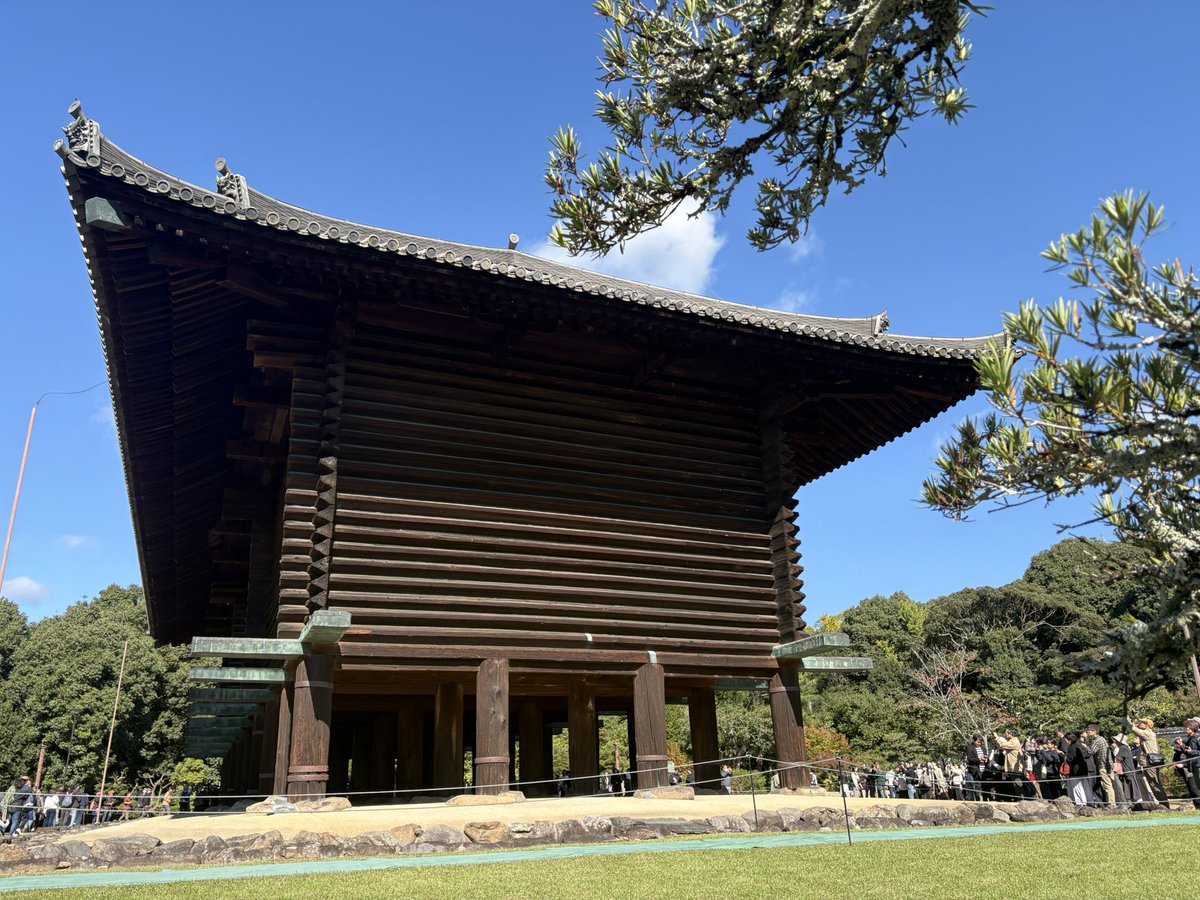 akipiano's tweet photo. 正倉院展ではなくて正倉院へ　初公開なので人は結構来てました https://t.co/qlX7Grj1zU