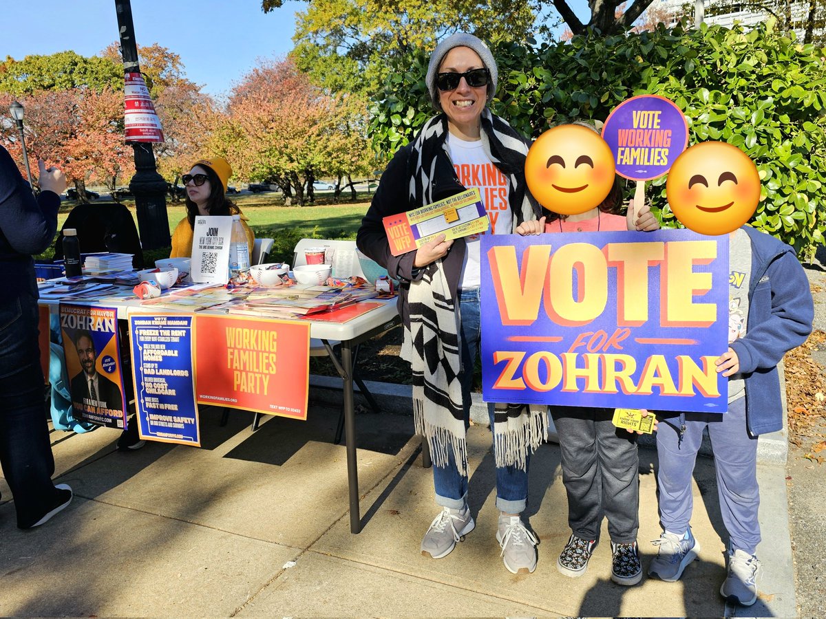 CQUID718's tweet photo. 11/2/2025: It's a wrap for our 12th & final Vote WFP 2025 Early Voting GOTV Poll Site Visibility canvass 🙌🏼
We had great convos with voters & think that voter turnout today shattered the previous record!
#VoteWFP #ZohranForNYCMayor #PeoplePower #ForTheManyNotTheMoney https://t.co/VwmTshiYiQ