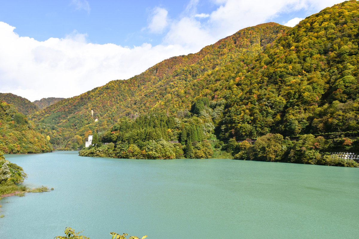 Kurobe_Unazuki's tweet image. 晴れてきました☀
＃紅葉 ＃黒部峡谷 ＃宇奈月温泉