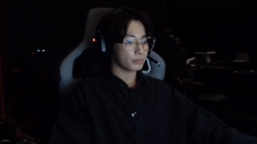 jjkgaIlery's tweet image. jungkook with glasses ♥︎