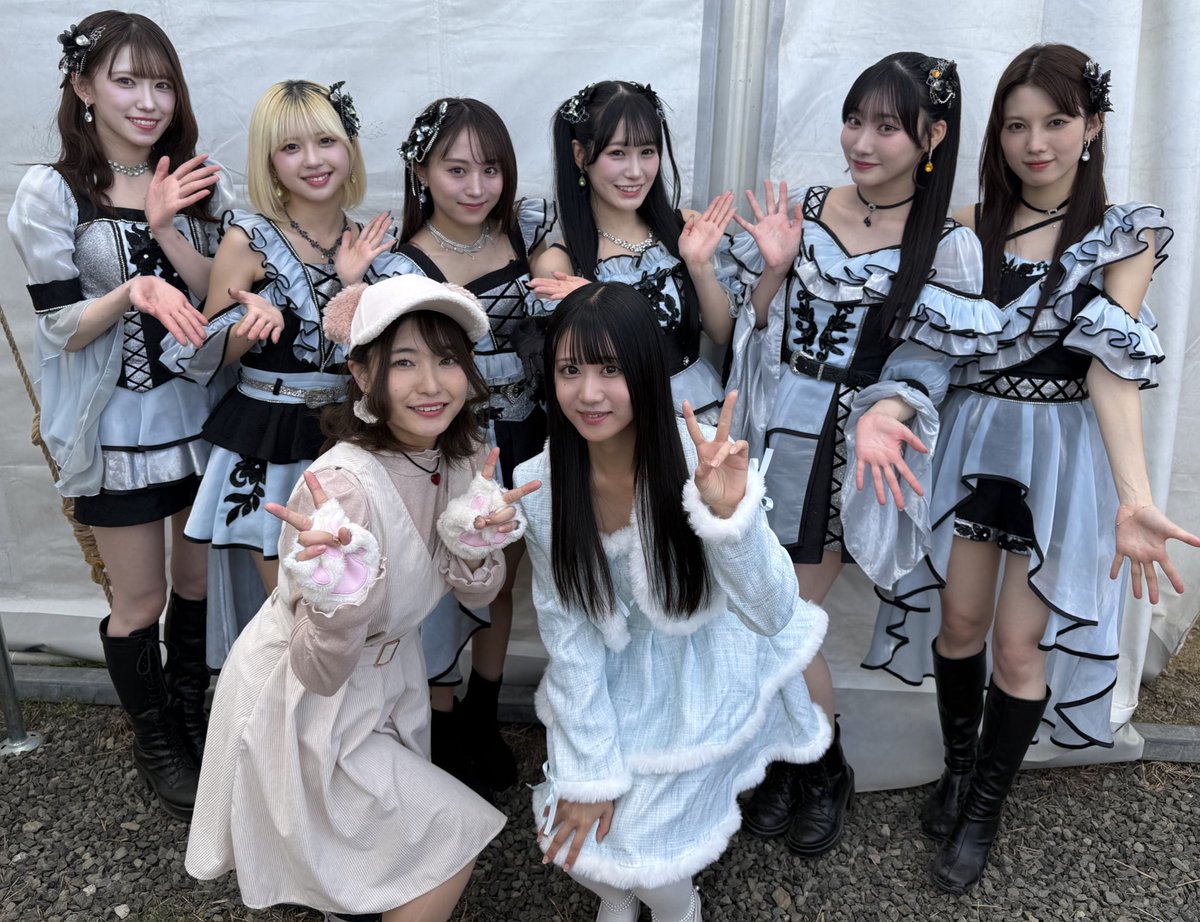 usagi4324's tweet photo. ステージご一緒させて頂いた
#LarmeR さんと #愛純桃葉 🥹✨

今日のステージ美人さんばっかりやったぞぅ……！ https://t.co/knXbFY9Lor