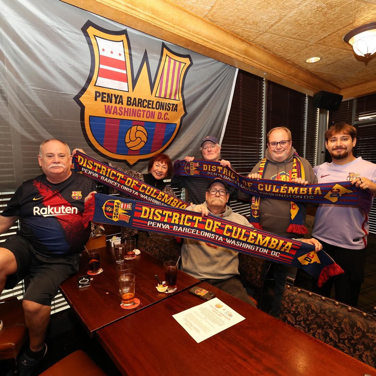 fblaugranapty's tweet photo. 📸 El día de hoy nuestro peñista Carlos V. tuvo la oportunidad de compartir con la Penya Barcelonista Washington DC (@FCBarcelonaDC) durante el partido Barça - Elche.

Siempre agradecidos con los recibimientos por parte de nuestras peñas hermanas, en esta ocasión, de Washington.

🇺🇲🫱🏻‍🫲🏼🇵🇦

@FCBarcelona_es 3 🆚️ @elchecf 1

Som un equip i una bandera ens agermana 💙❤️⚽️!

@FCBPenyes
#PeñaFamiliaBlaugranaPanamá #PenyaBarcelonistaWashingtonDC #BarçaElche #WeColorPanamá #FCBarcelona #MésQueUnClub #PFBP #FCBPenyes #GentDelBarça #BarçaFans #BarçaSupporters #OrgullBlaugrana #Culers #SempreAmbElBarça #TotsUnitsFemForça #BarçaPenyes #Barça #FemBarçaFemPenya #Barcelona #BCN #Catalunya #Cataluña #Panamá #ForçaBarça #igersBarça