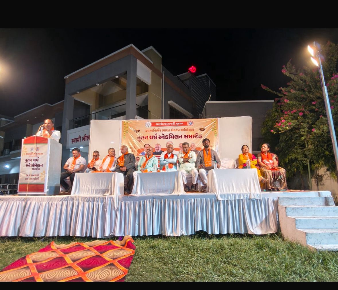 VasantbhaiBJP's tweet image. આત્મનિર્ભર ભારત સંકલ્પ અભિયાન અંતર્ગત પાલનપુર શહેર ભારતીય જનતા પાર્ટી દ્વારા આયોજિત નૂતન વર્ષ સ્નેહમિલન સમારોહમાં ઉપસ્થિત રહી સૌને નવા વર્ષની હાર્દિક શુભેચ્છાઓ પાઠવી.
#AtmanirbharBharat #SwadeshiSpirit #LocalForVocal #NewBeginnings #SelfReliantIndia #NationFirst

(૧/૨)