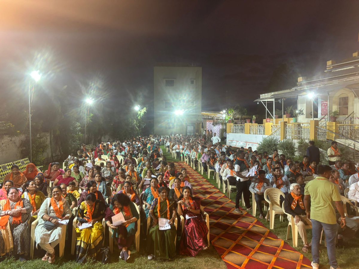 VasantbhaiBJP's tweet image. આત્મનિર્ભર ભારત સંકલ્પ અભિયાન અંતર્ગત પાલનપુર શહેર ભારતીય જનતા પાર્ટી દ્વારા આયોજિત નૂતન વર્ષ સ્નેહમિલન સમારોહમાં ઉપસ્થિત રહી સૌને નવા વર્ષની હાર્દિક શુભેચ્છાઓ પાઠવી.
#AtmanirbharBharat #SwadeshiSpirit #LocalForVocal #NewBeginnings #SelfReliantIndia #NationFirst

(૧/૨)