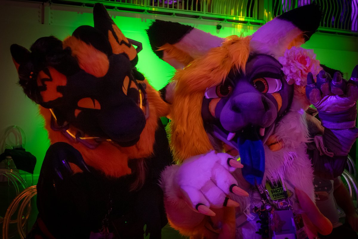 Had a blast with my good friend  <a href="/cloveruu_/">cloveruu</a>  at howl-o-plex last night!

Ty stellahfish for takeing such amazing pictures!!
📷- <a href="/StellahFish/">Stellah | Fish 🐟</a>