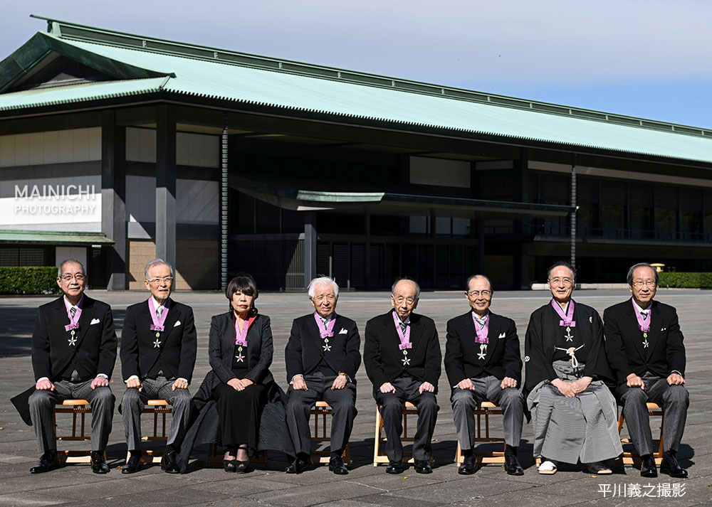 mainichiphoto's tweet image. 文化勲章の親授式が3日、皇居でありました。
写真は受賞した小松和彦、山本尚、コシノジュンコ、川島康生、辻惟雄、王貞治、片岡仁左衛門、北川進の8氏です。
写真特集→mainichi.jp/graphs/2025110…