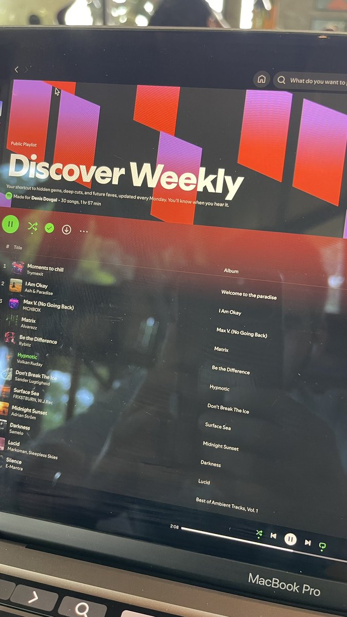 I’ve recently noticed so many AI generated music tracks on @spotify 

Who else ? Can’t say it’s bad, but feels unnatural