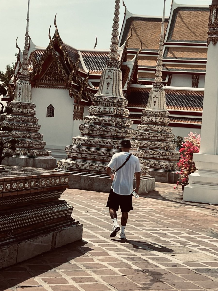 Alex Vale tweet media