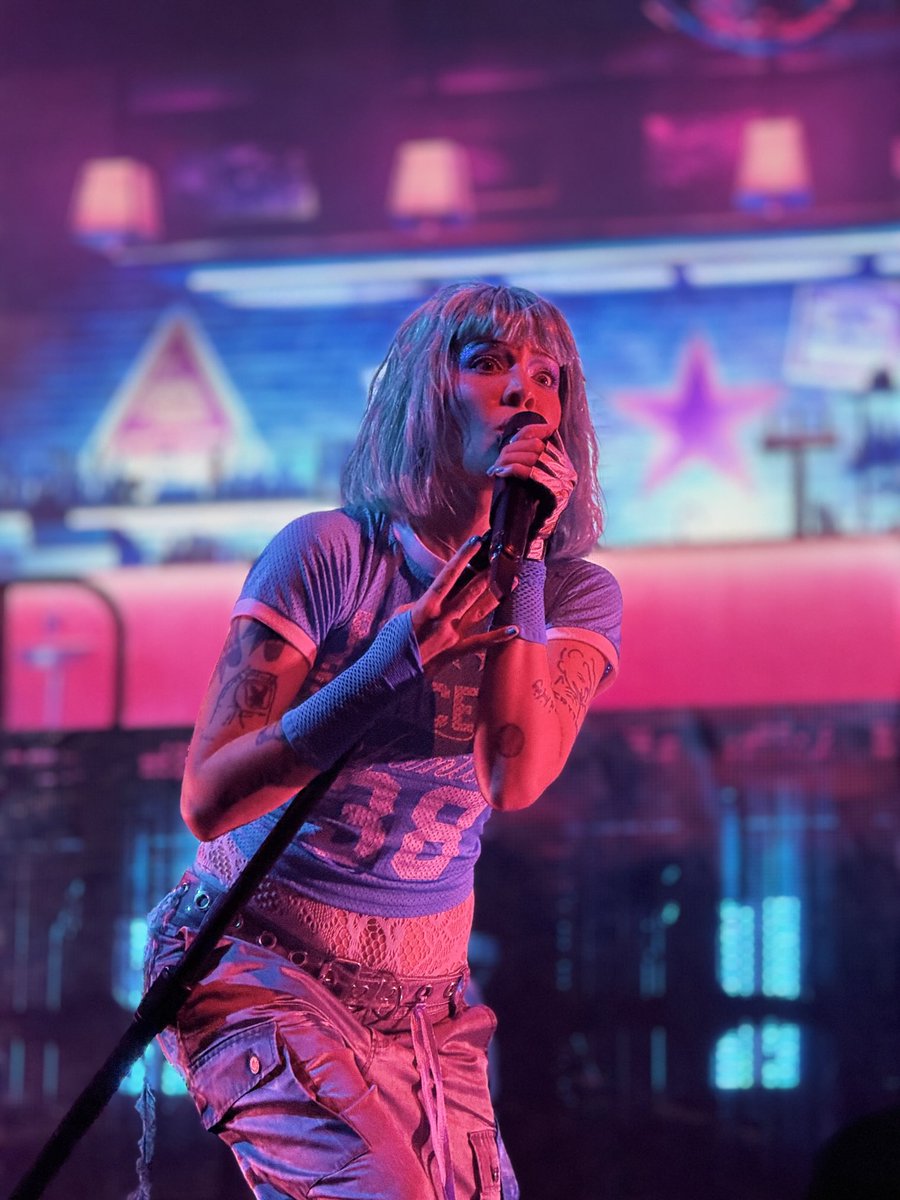 rsa2011's tweet image. More to come #backtobadlandstourboston.