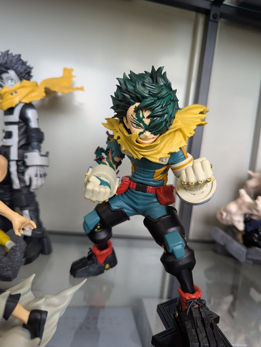 仕事場のフィギュア棚はプライズ中心なんだけど。最近のヒロアカの