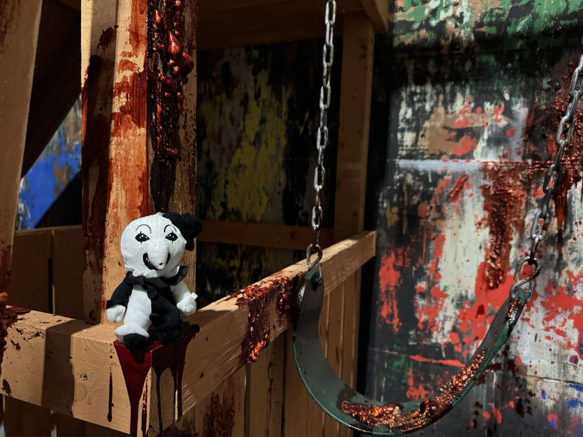 KaleyD217's tweet image. CONGRATS TO THE CASTS OF TERRIFIER FOR WINNING HOUSE OF THE YEAR! #HHN34 #HHN