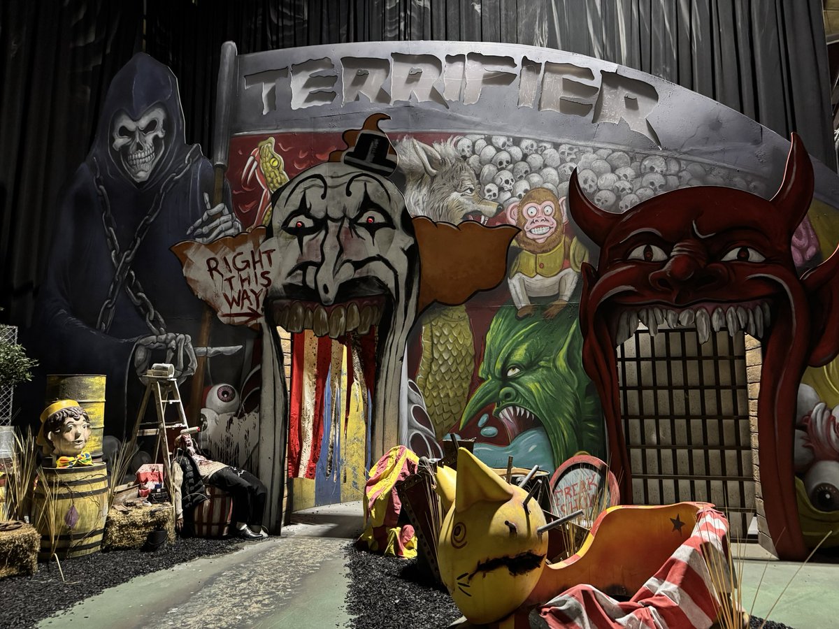 KaleyD217's tweet image. CONGRATS TO THE CASTS OF TERRIFIER FOR WINNING HOUSE OF THE YEAR! #HHN34 #HHN