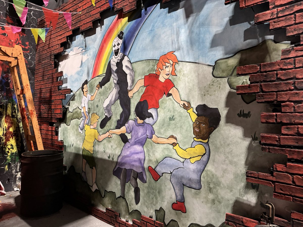 KaleyD217's tweet image. CONGRATS TO THE CASTS OF TERRIFIER FOR WINNING HOUSE OF THE YEAR! #HHN34 #HHN