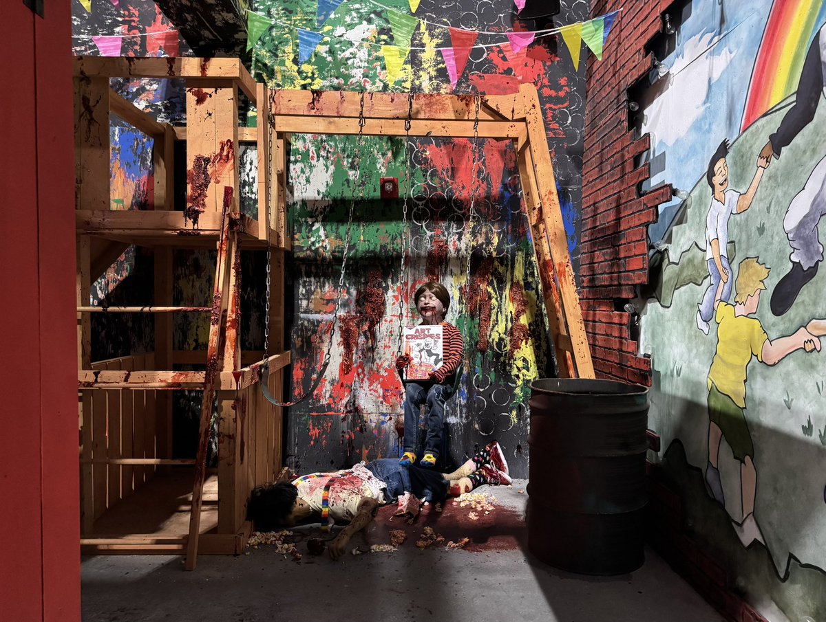 KaleyD217's tweet image. CONGRATS TO THE CASTS OF TERRIFIER FOR WINNING HOUSE OF THE YEAR! #HHN34 #HHN