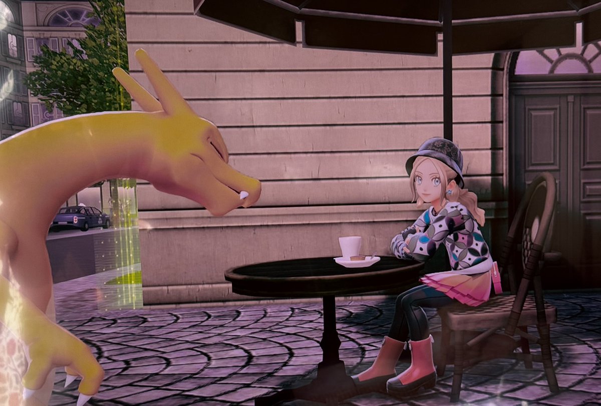 PaulMerza's tweet photo. #ポケモンレジェンズZA  
　秋深まるミアレシティの昼下がり。ポケモンとの触れ合いとファッションを楽しんでますw
(勿論、バトルも全力ですよ)
今作からかなり服装の自由度が上がり、嬉しい限りですね。
薄々お気付きとは思いますが、この主人公、実は… https://t.co/QDdfgs2qC7