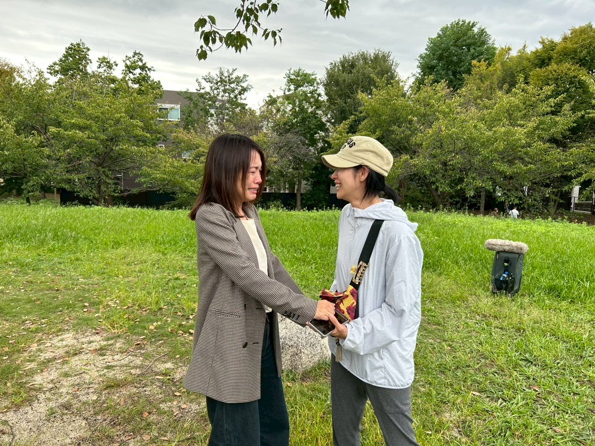 nahoco13's tweet photo. 準備が出来ることが少ない状況で、その場で役として本人として生き続けることは容易くありません。だからこそ迷った瞬間にそれ払拭し、自信をもって選択する勇気とそれを楽しむ俳優のあり方は、私自身が常々そうありたいと願うことなので、そのためにお役に立てればと思い挑ませていただいてますが、→ https://t.co/LAO6H1vTZJ