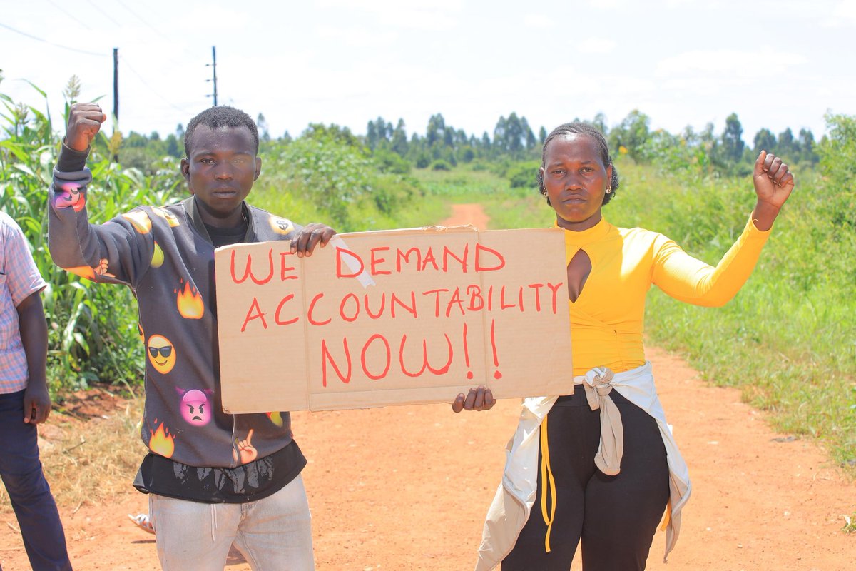 Eacophostcmty's tweet image. Communities uniting for a greener future! 🌿💚 We&apos;re demanding accountability from oil companies and calling for investments in green energy. Together, we can create a sustainable future that prioritizes people and the planet. #GreenEnergy #Sustainability #CommunityPower