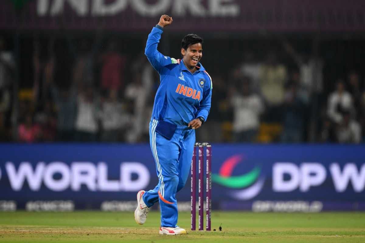 प्रखण्ड हो या जिला पण्डिताने से हिला 🔥💪

इस कथन को Deepti Sharma ने ऐन मौके पर साउथ अफ्रीकी A. Dercksen और Wolvaardt का विकेट लेकर सिद्ध कर दिया !