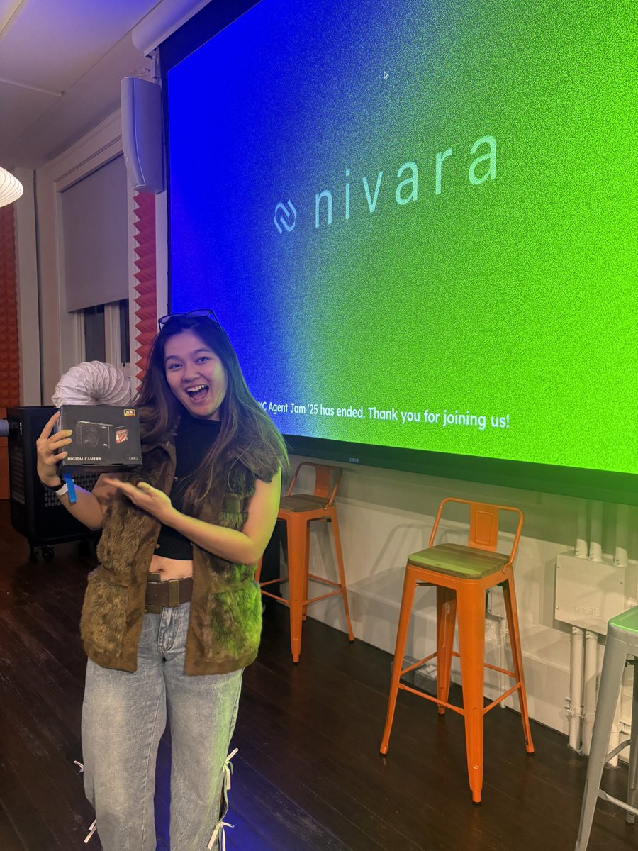 ellen_in_sf's tweet image. another hackathon win from solo hacking this weekend

thanks @ycombinator @MetorialAi  @amiklas 
I appreciate  the digicam!