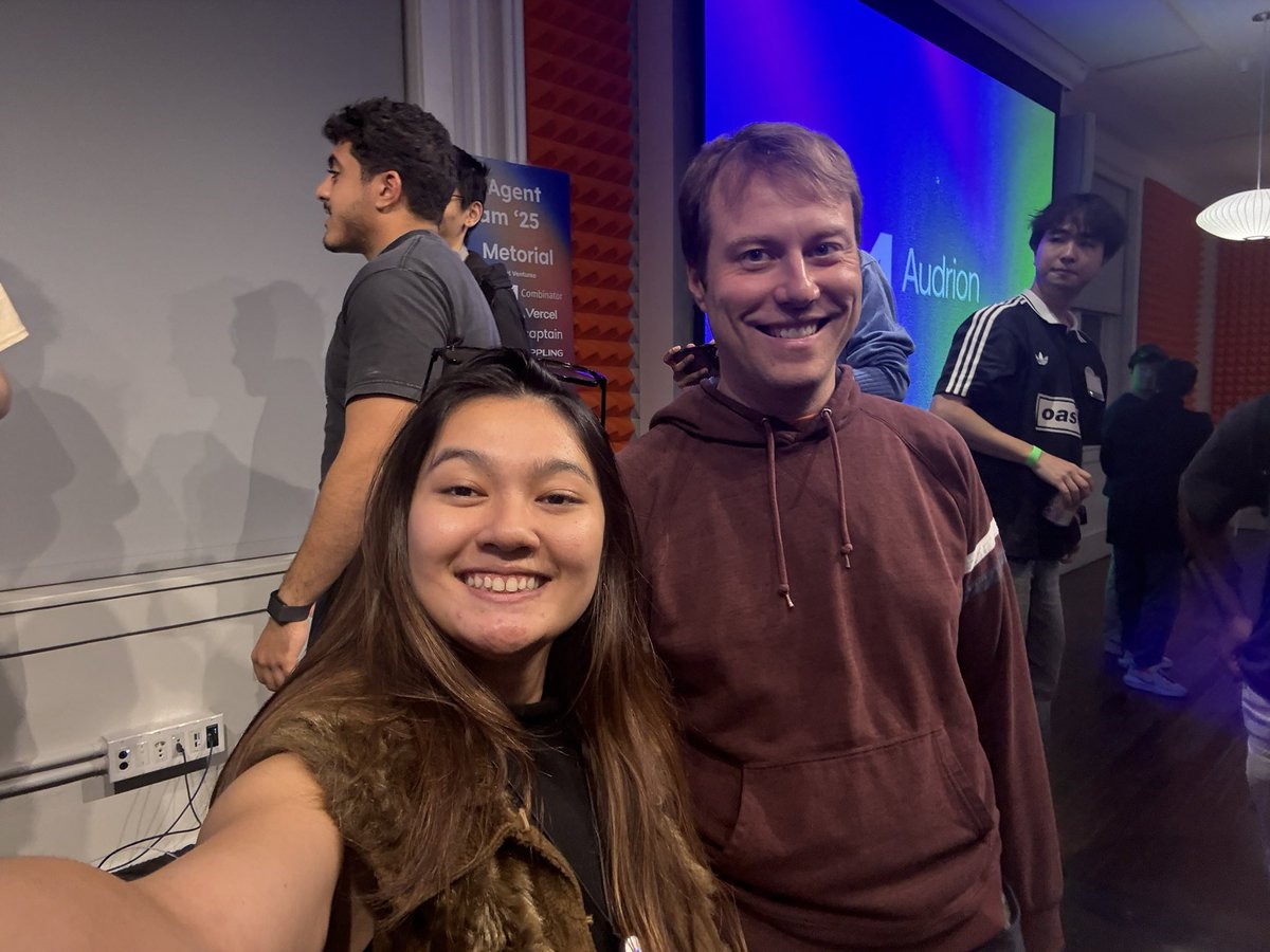 ellen_in_sf's tweet image. another hackathon win from solo hacking this weekend

thanks @ycombinator @MetorialAi  @amiklas 
I appreciate  the digicam!