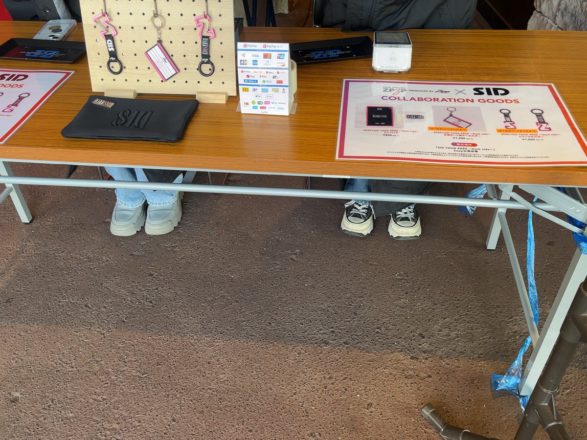 zeppsapporo's tweet image. 本日14:00から、『ZPZP × SID TOUR 2025~Dark side~』コラボレーショングッズ販売中！！ 
是非、お買い求めください！😊
※数量限定のためなくなり次第終了となります 

#SID #ZPZP #Zepp #シド #darkSIDe #ZeepSapporo