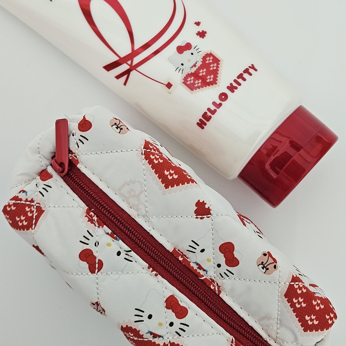 #제품제공 #RT이벤트

머리카락 엉킴이 고민인 손상모 공주들
로레알파리에서 <토탈 리페어5 헬로 키티 에디션> 출시된 것 알고있는지우?

RT 1명 직접 체험해보시라고 <토탈리페어5 트리트먼트 1개+헬로키티 파우치> 보내드려요.
(손상모일수록 환영/ 파우치 왕귀여움 / 1개는 제가 써야해서 못드림 )