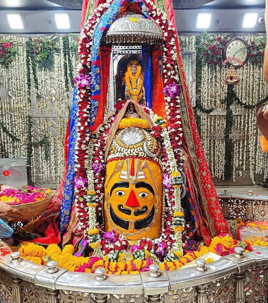 आशुतोष सशाँक शेखर चन्द्र मौली चिदंबरा,
कोटि कोटि प्रणाम शम्भू कोटि नमन दिगम्बरा,

निर्विकार ओमकार अविनाशी तुम्ही देवाधि देव ,
जगत सर्जक प्रलय करता शिवम सत्यम सुंदरा ,
हर हर महादेव 🙏🔱
#शुभप्रभातवंदन